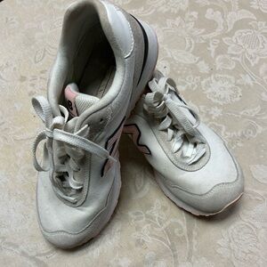 Women’s New Balance 515. White/Pink. Size 9.5